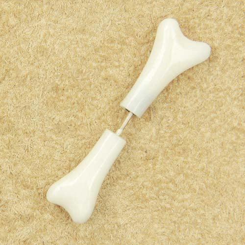 witziger Knochen als Fakepiercing