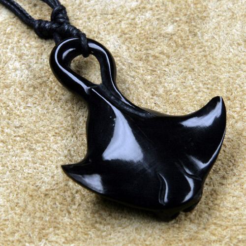 Manta Schmuck Anhänger Kette Horn