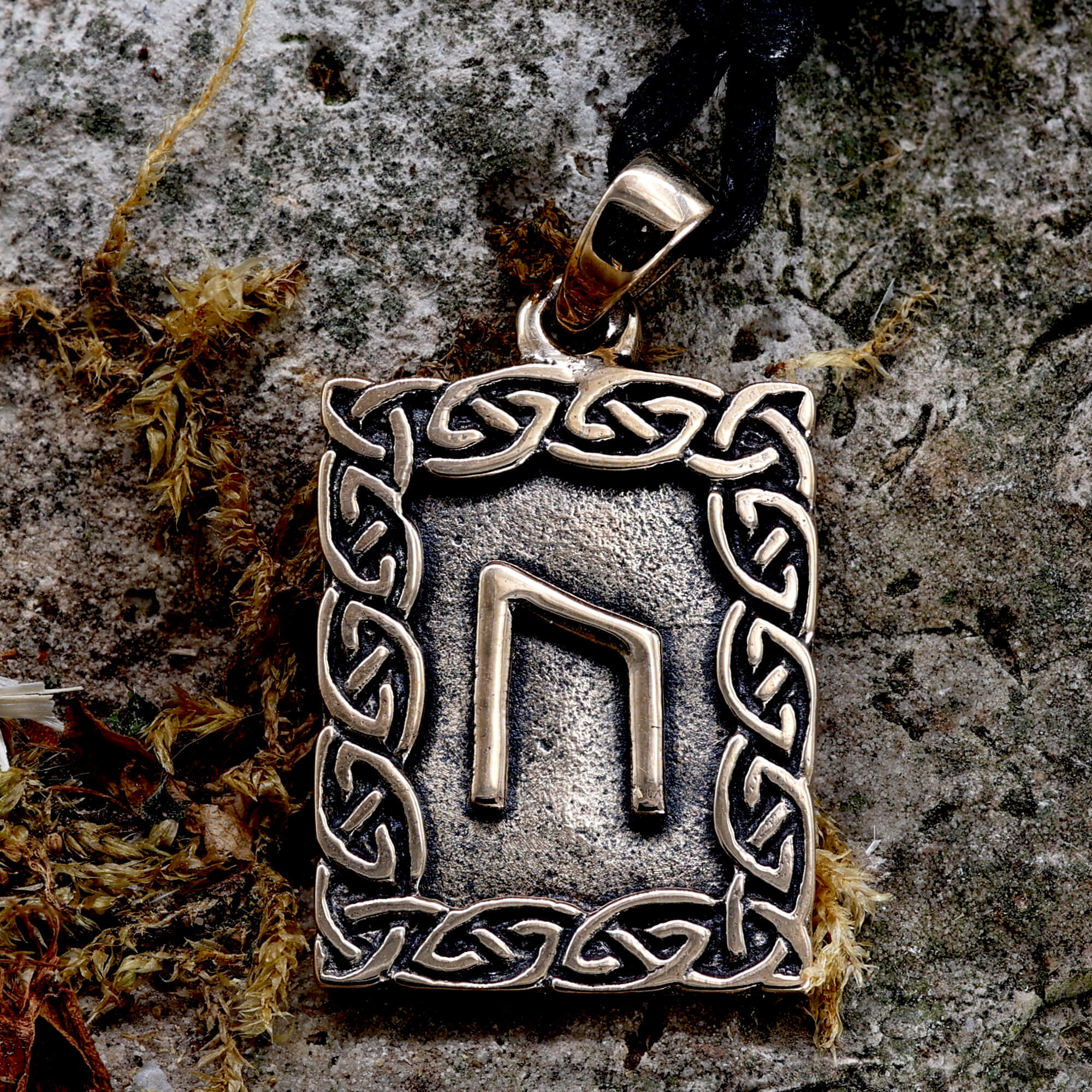 Runen Anhänger uruz älteres Futhark Bronze