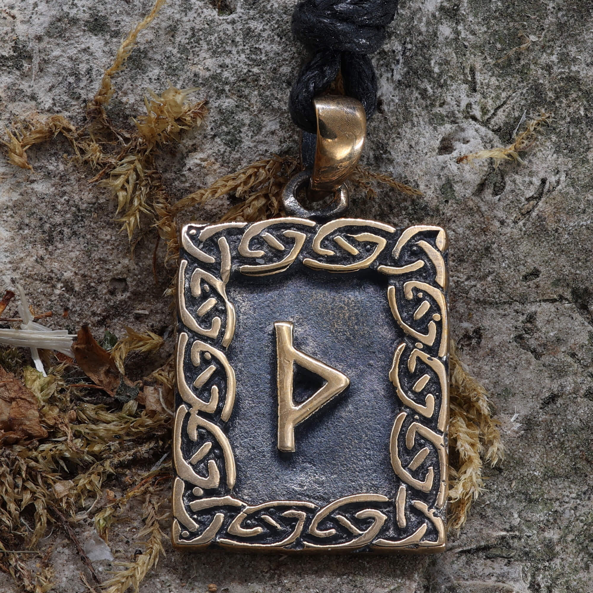 Runen Anhänger thurisaz älteres Futhark Bronze