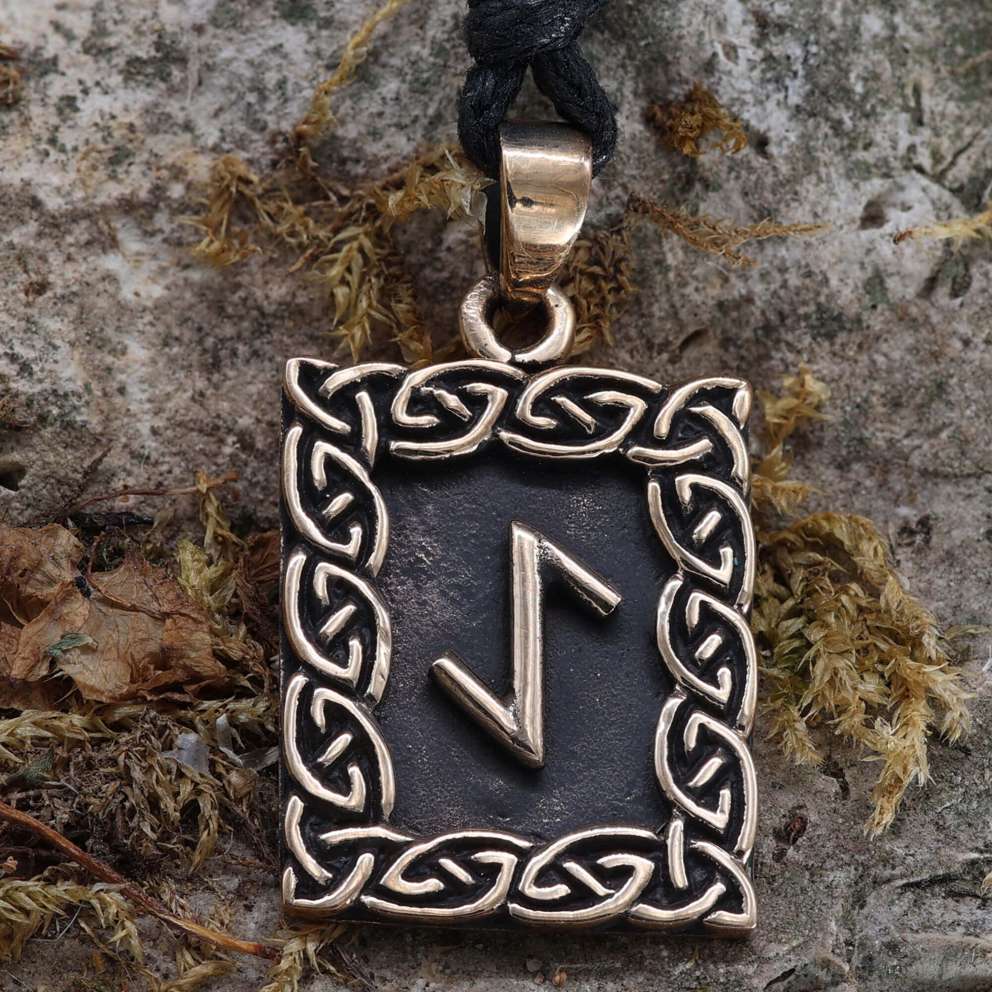 Eihwaz Runen Anhänger aus Bronze Schmuck Schutzamulett