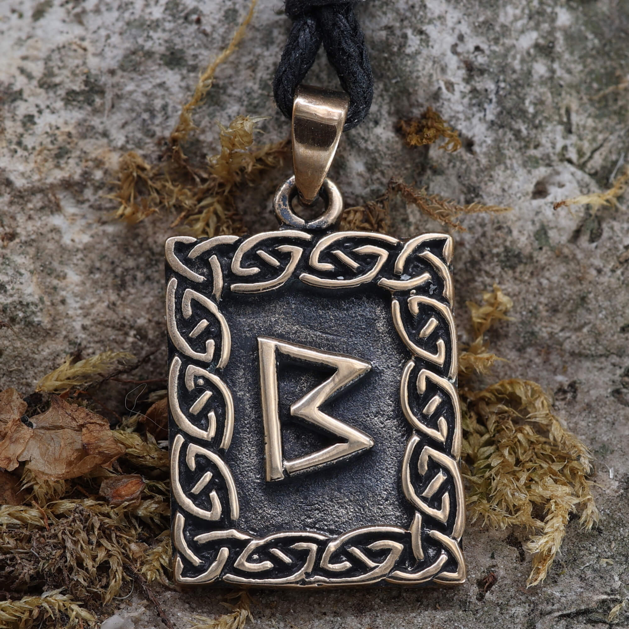 Berkano Runen Anhänger aus Bronze Schmuck Schutzamulett
