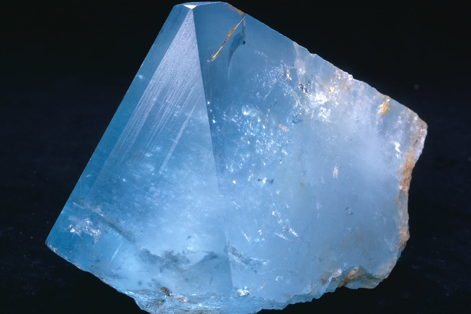 Blauer Topas – Merkmale und Wirkung des eleganten Edelsteins