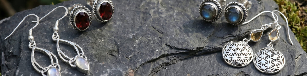 Ohrschmuck mit Edelsteinen in vielfältigen Designs – Drachensilber