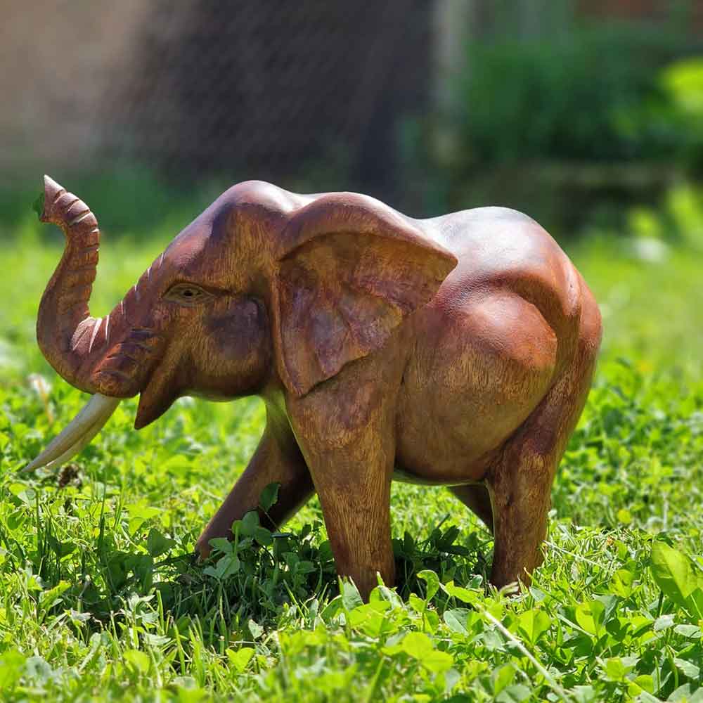 Großer Elefant Schnitzerei links