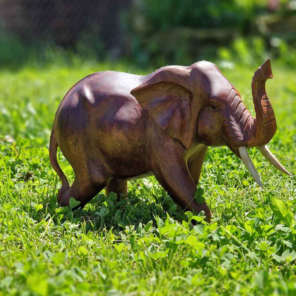 Großer Elefant Schnitzerei rechts