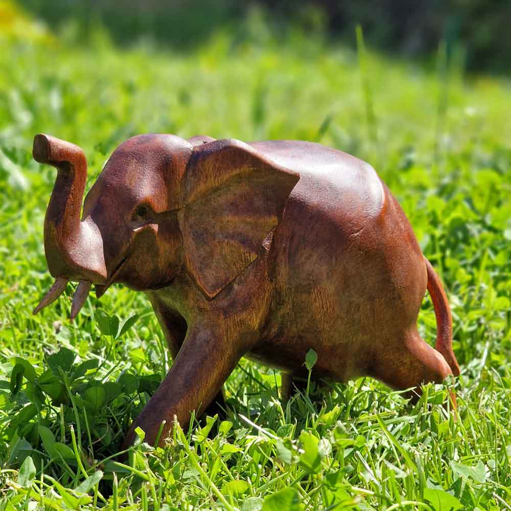 Elefant Schnitzerei links