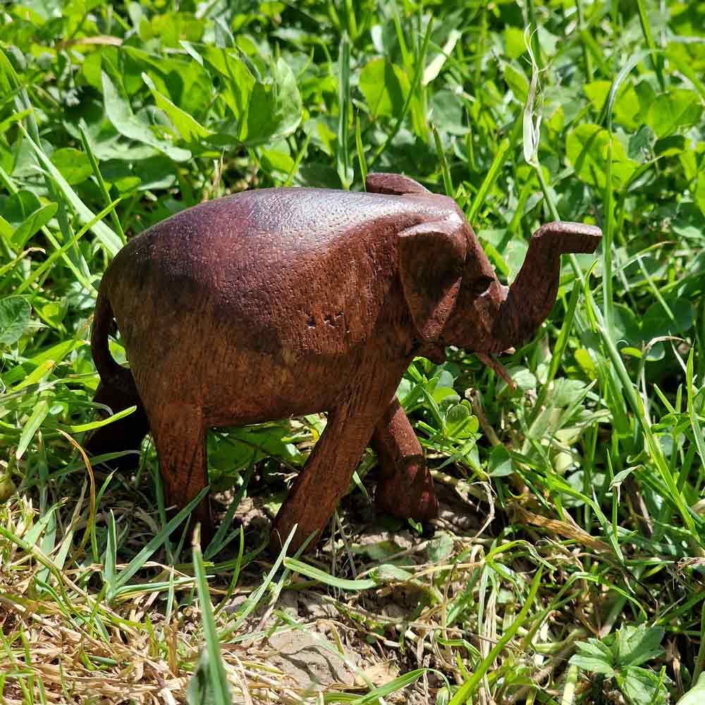 Kleiner Elefant rechts