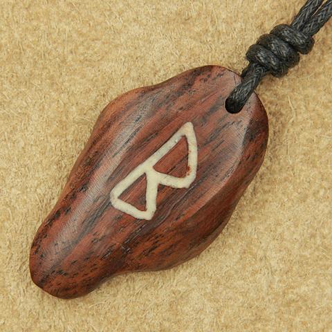 Rune holz schmuck berkano