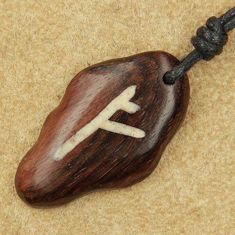 Rune holz schmuck fehu