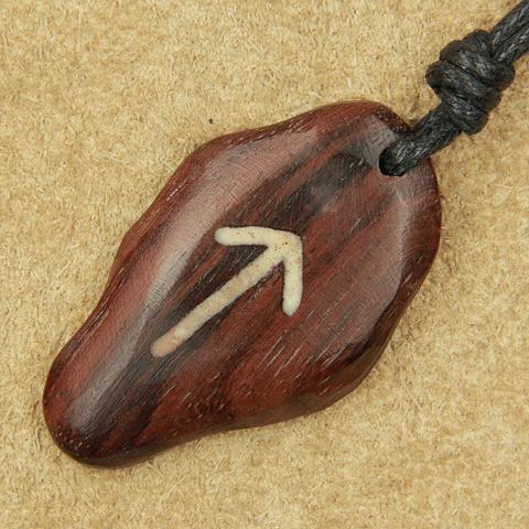 Rune holz schmuck tiwaz