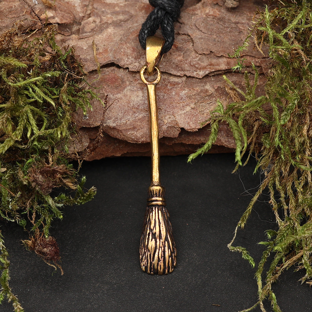 Besen Anhänger hochwertige Bronzen Halskette Geschenk Mittelalter Fashion Festival