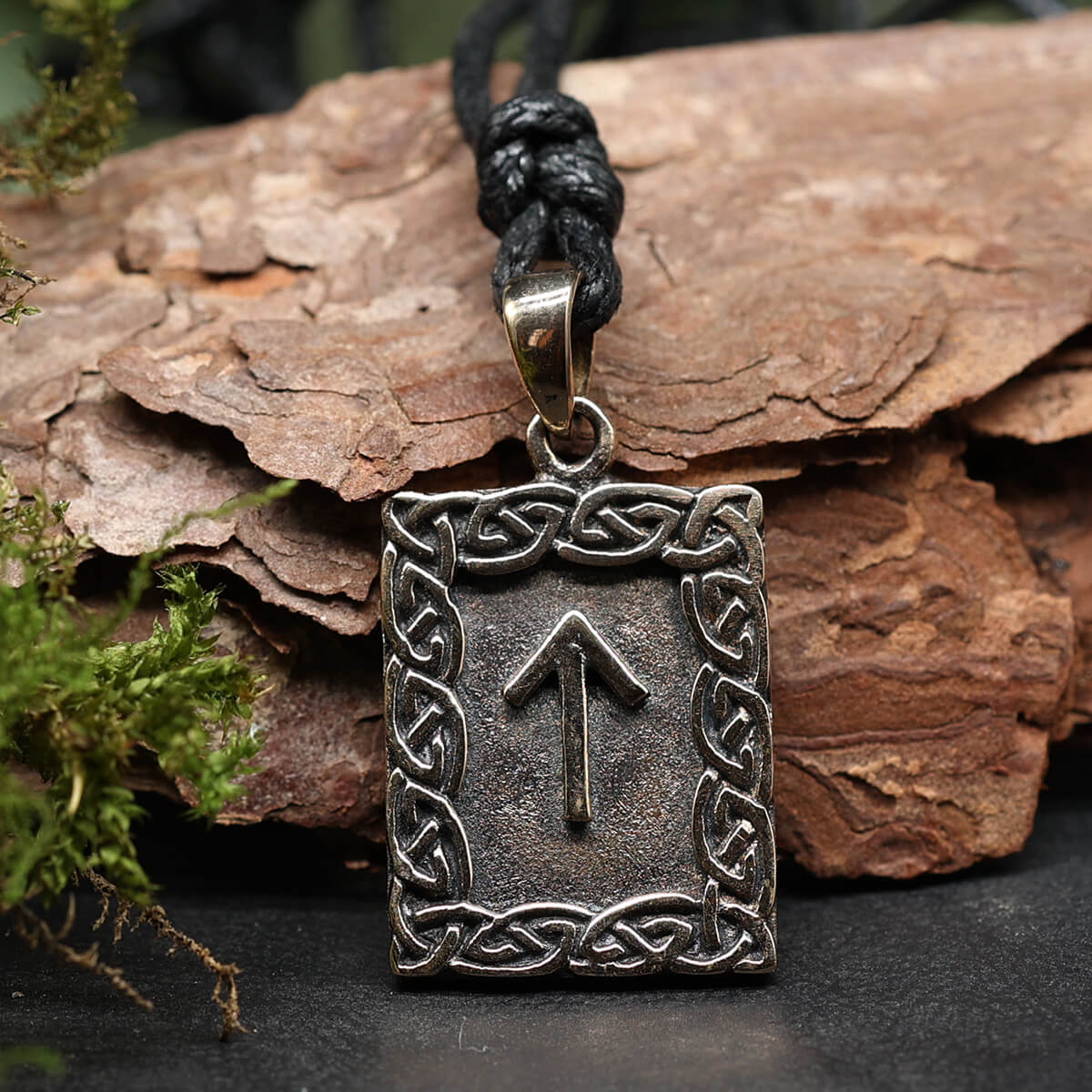 Runen Halskette Schutz Talisman Tiwaz