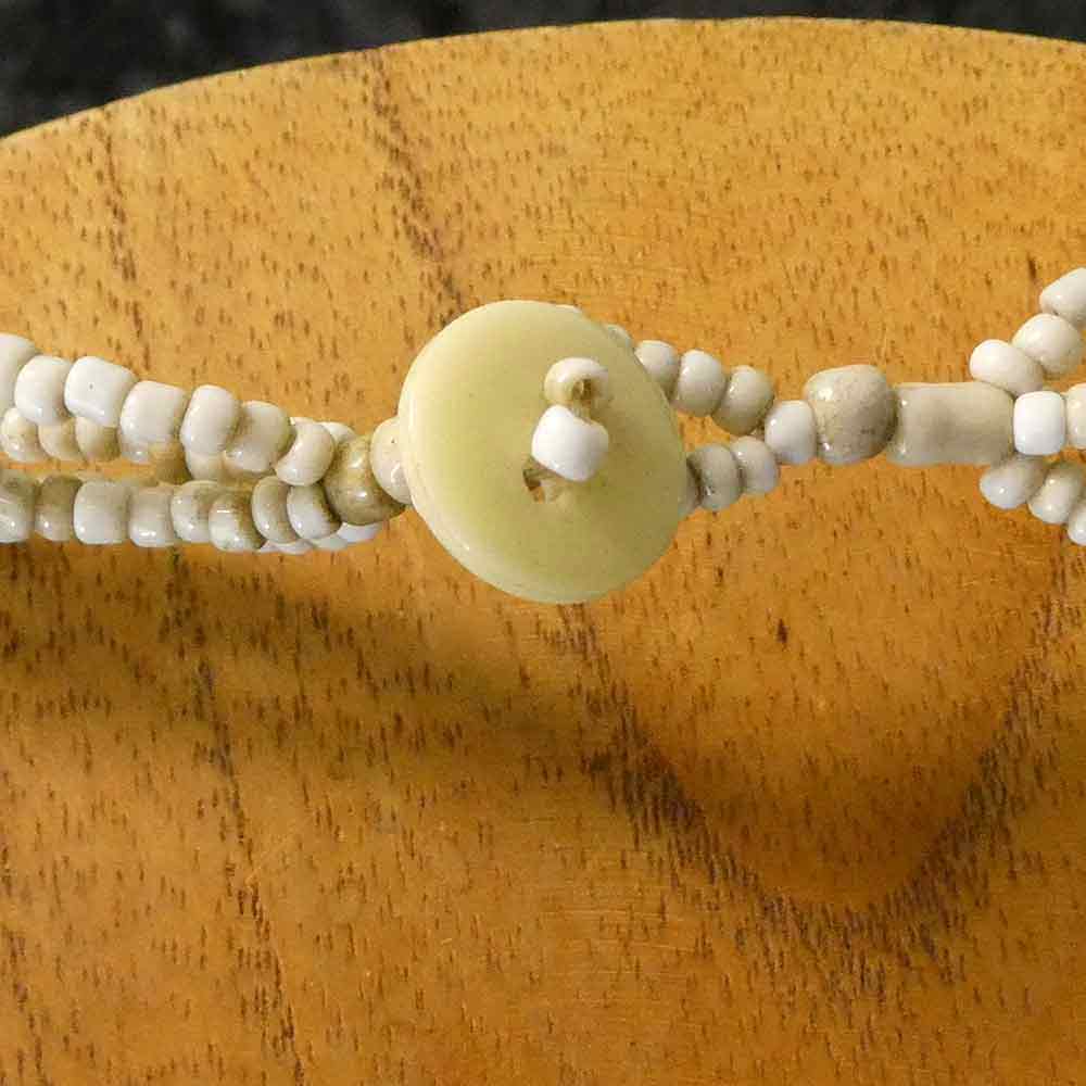 Feine Muschel an beiger Glasperlen Modeschmuck Kette
