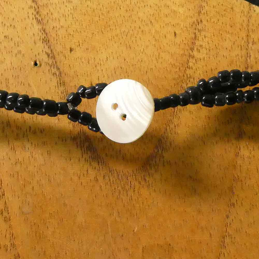 Schwarze Glasperlen Modeschmuck Kette mit Shivamuschel