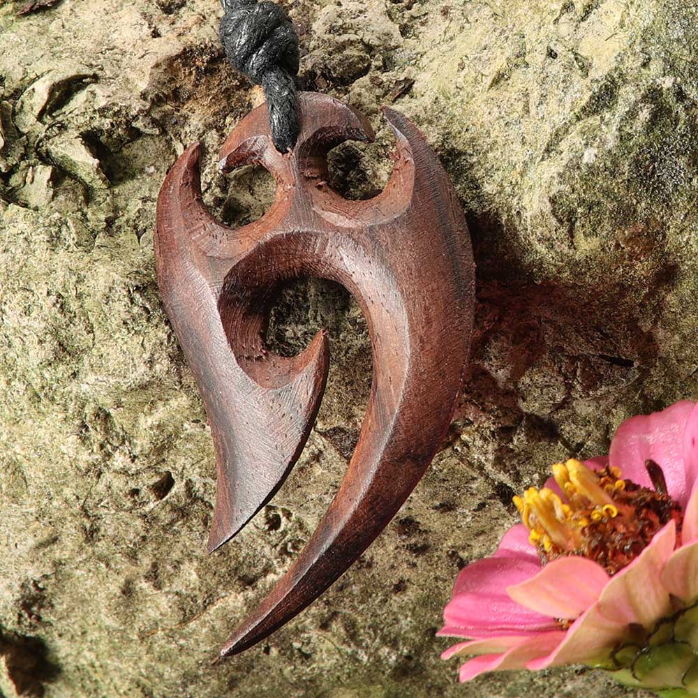 Maori Holzschmuck Kette Holz Anhänger Handarbeit fair gehandelt