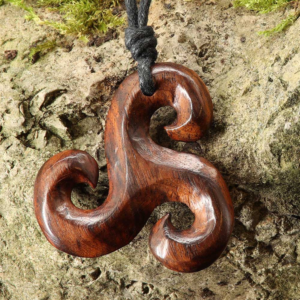 Keltisches Triskelion Anhänger Holzschmuck Kette Schmuck fair gehandelt