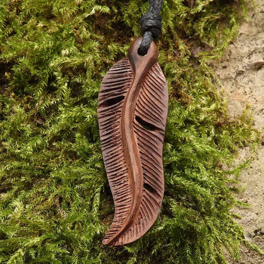 Feder fein gemaserter Holzschmuck kette fair gehanndelter Schmuck