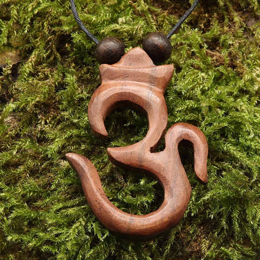 Om Holzkette Handarbeit fair gehandelter Holzschmuck
