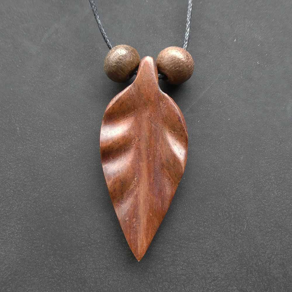 Blatt Schmuck aus Holz Halskette Handarbeit Fairtrade Anhänger
