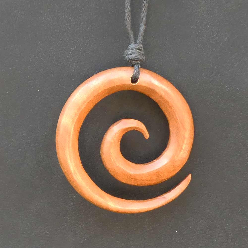 Halskette Spirale aus rotem Holz Handarbeit 