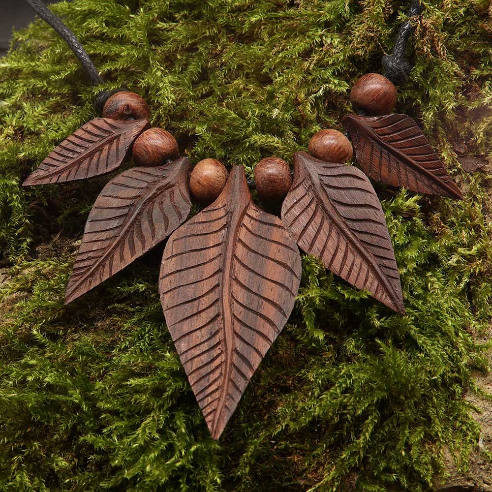 Holzschmuck Blatt Kette Collier geschnitzt
