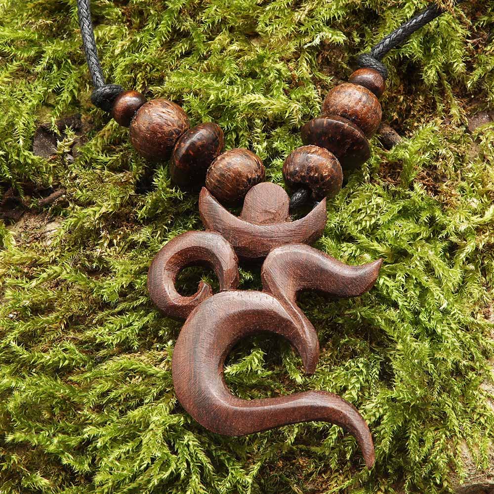 Om Kette Holzschmuck Collier handgefertigter Schmuck aus Holz fair gehandelt