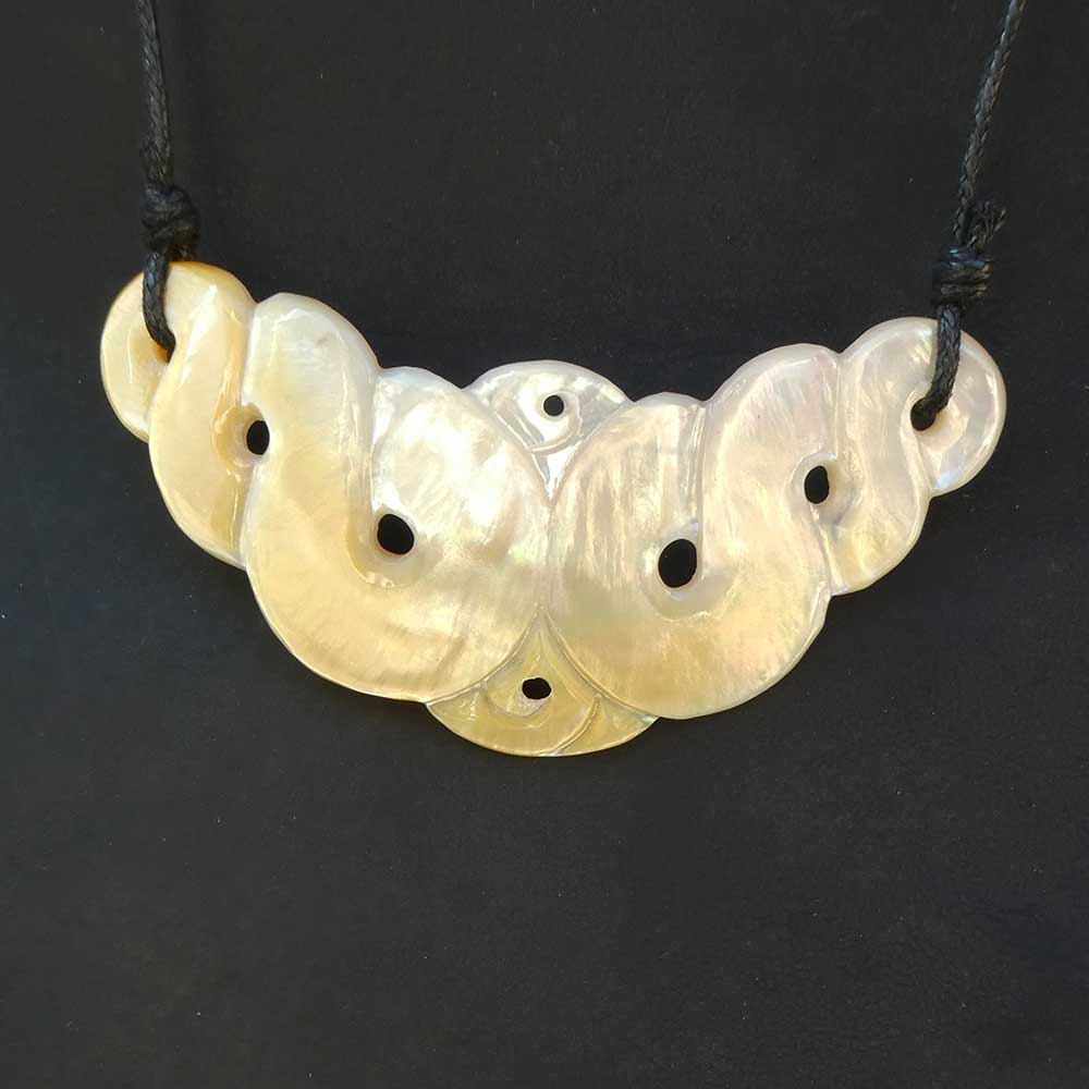 Maori Halsschmuck Collier Perlmutt Kunst Handwerk Fairtrade Handarbeit