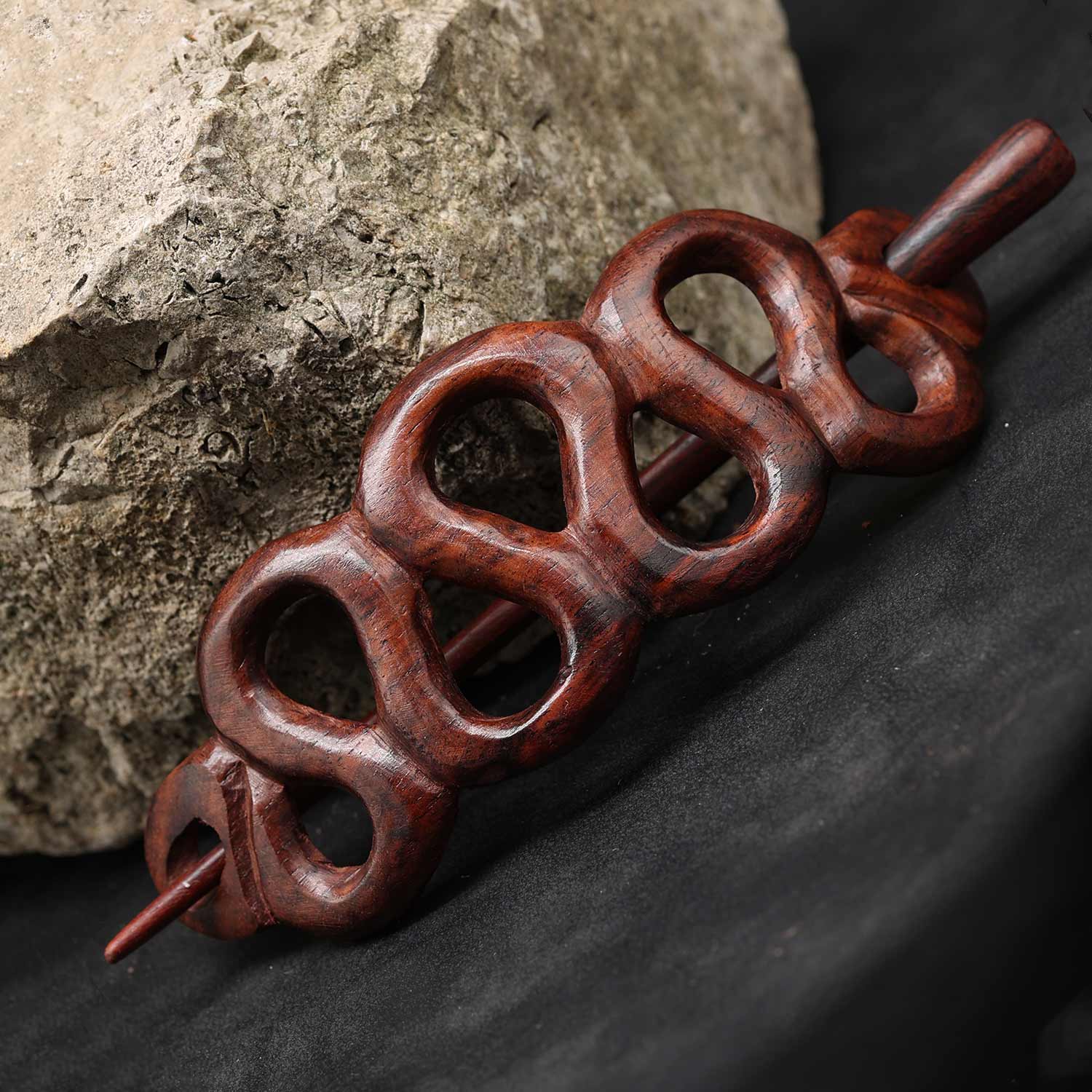 Keltische Haarspange Holz zeitloser Haarschmuck fair gehandelt