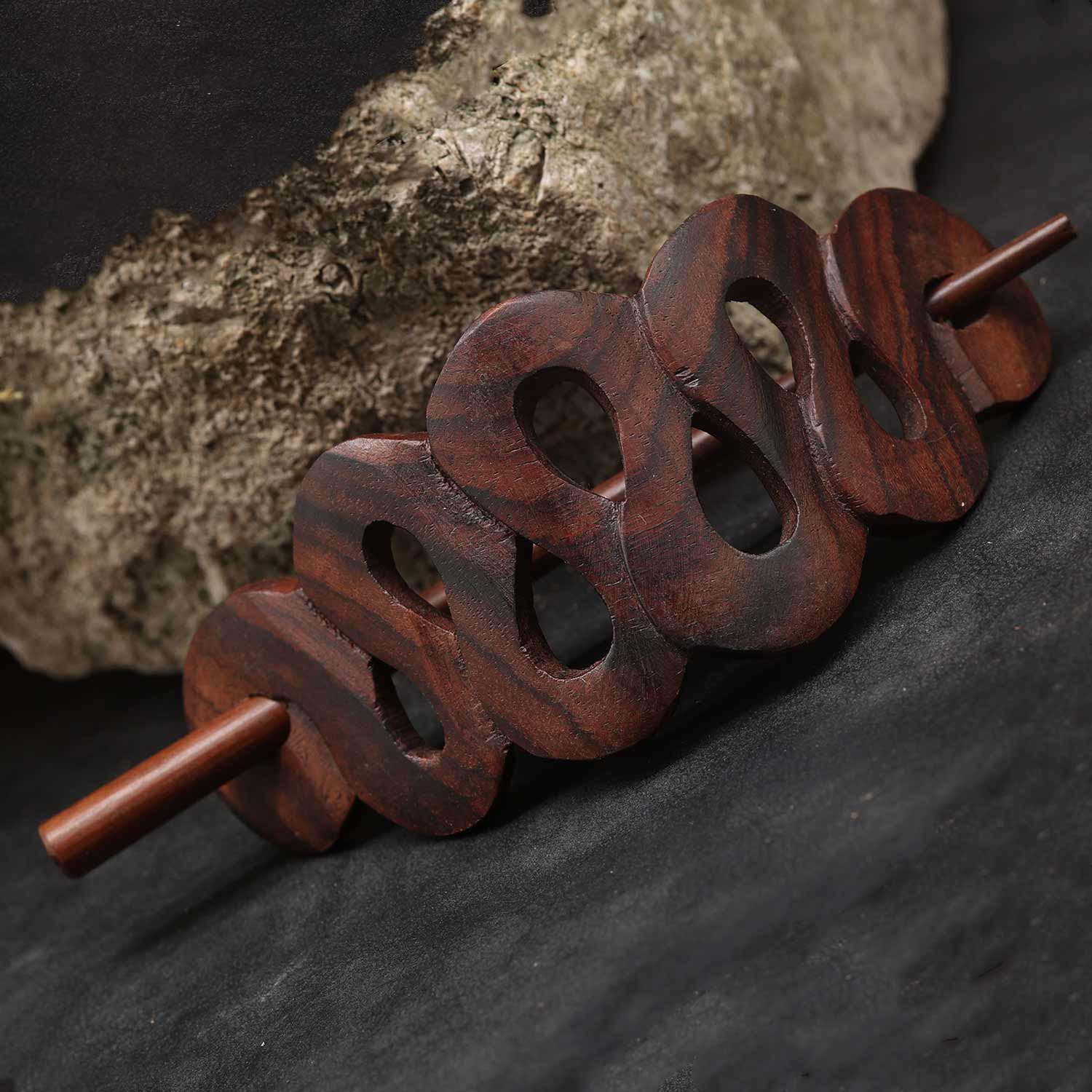 Haarspange Holz zeitloser Haarschmuck fair gehandelt