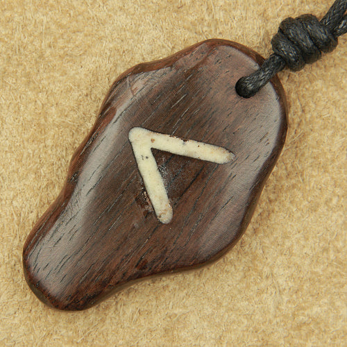 Rune Schmuck Holz kaunaz Kettenanhänger geschnitzt fair gehandelt älteres Futhark