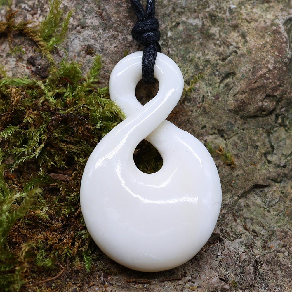 Maori Kette fair gehandelt Kunst Handwerk Schmuck geschnitzt 