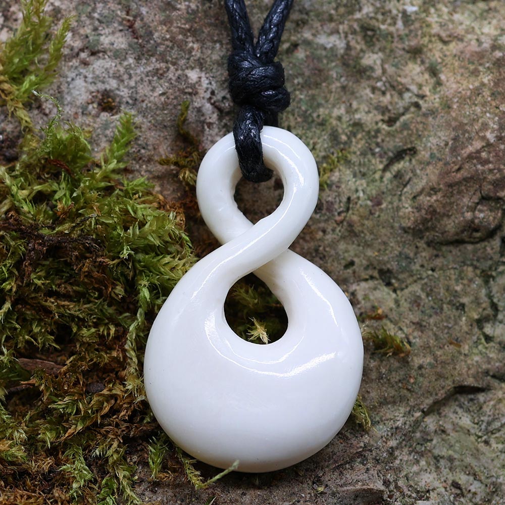 Maori Kette fair gehandelt Kunst Handwerk Schmuck geschnitzt 