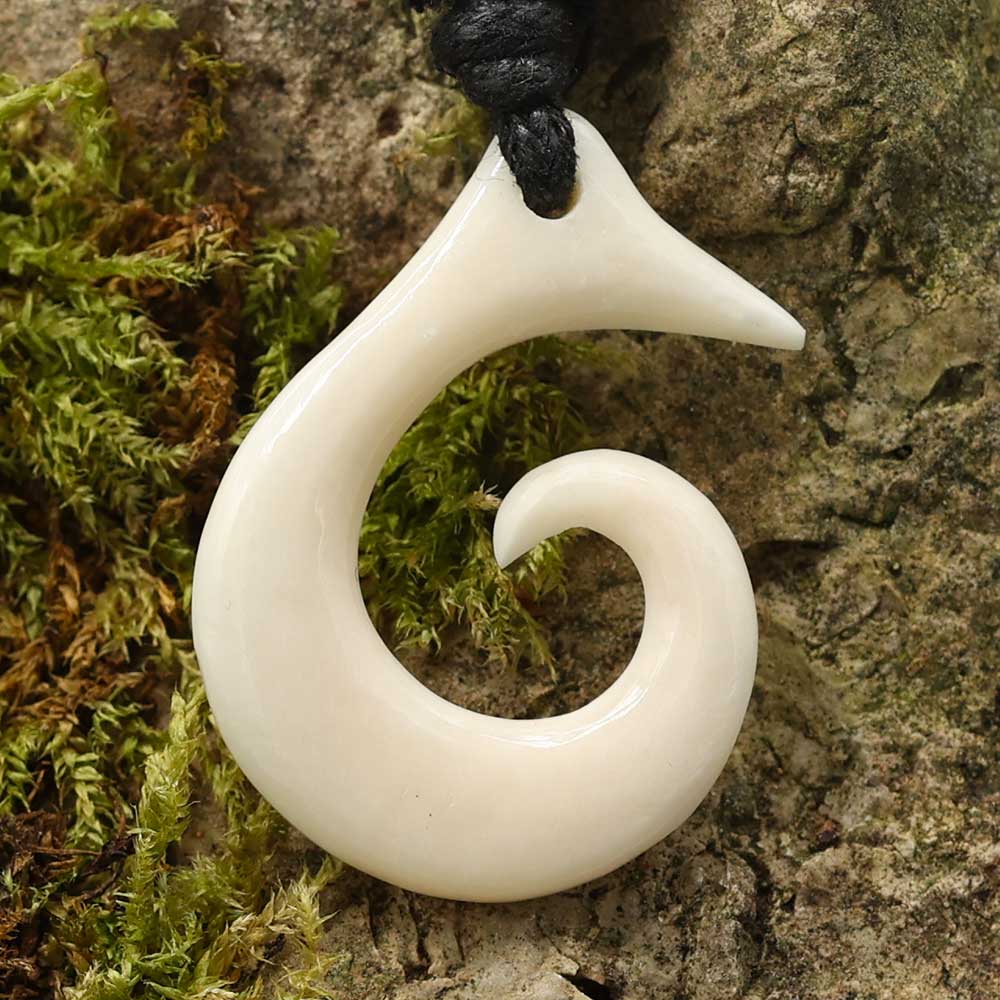 Maori Anhänger Handarbeit Schmuck Kette Knochen