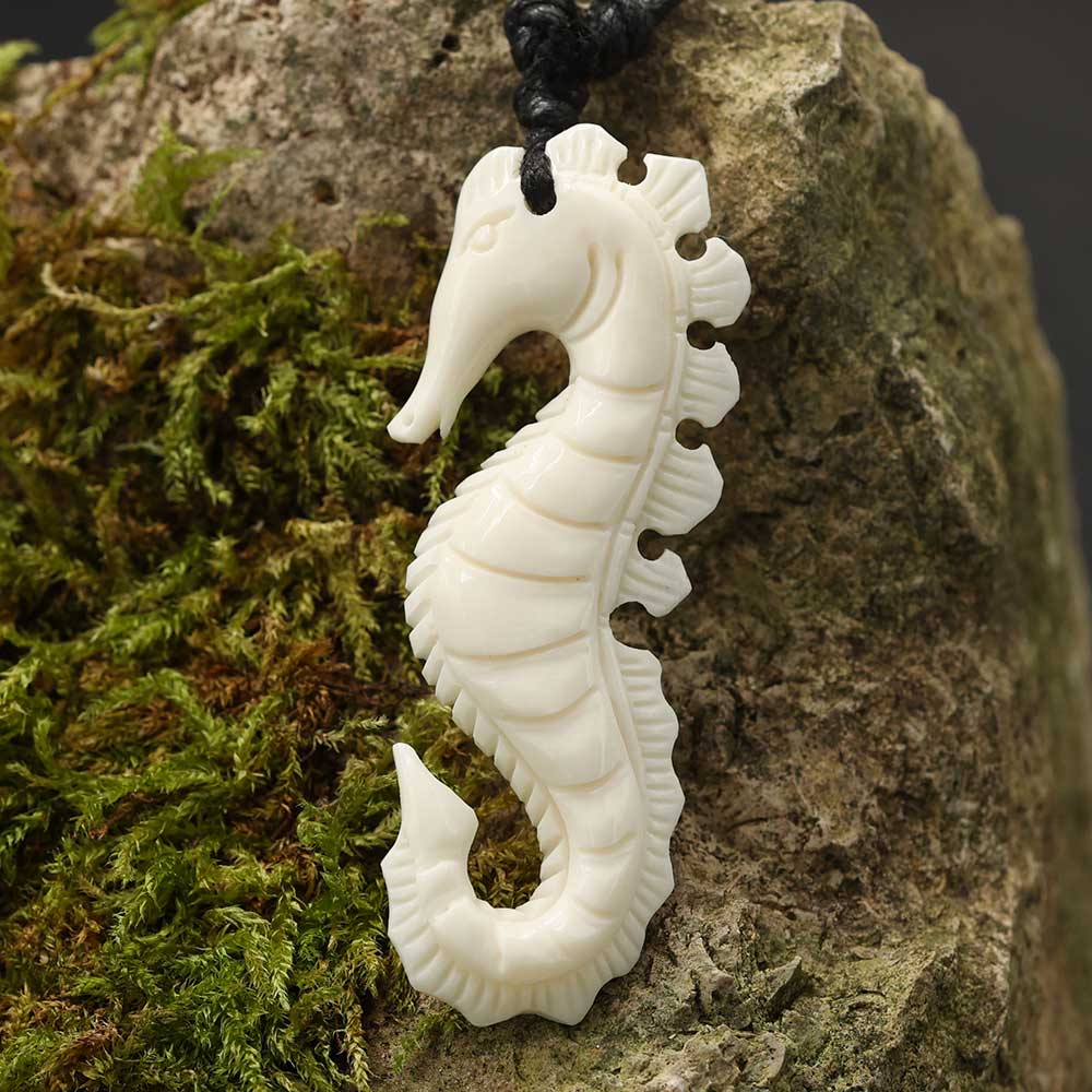 Seepferdchen Anhänger Handarbeit Schmuck Kette Knochen