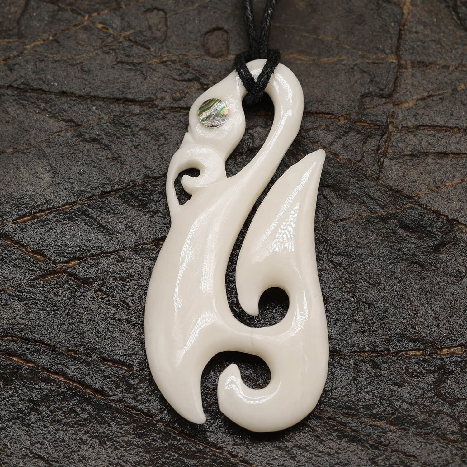 Maori jewelry necklace pendant bone mother of pearl