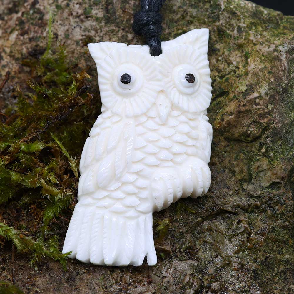 Eule Anhänger Schmuck Kette geschnitzt aus Knochen