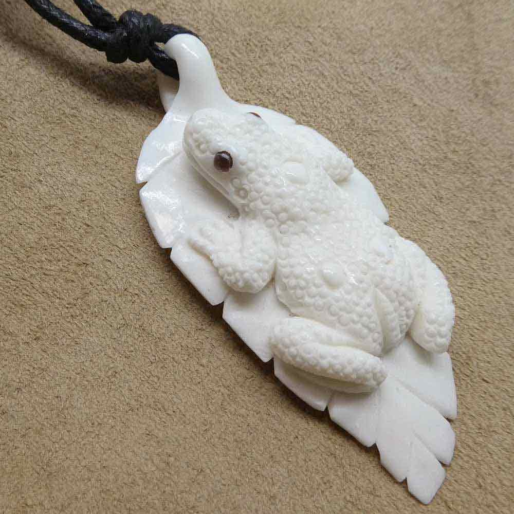 Frosch auf Blatt Schmuck Hand Arbeit