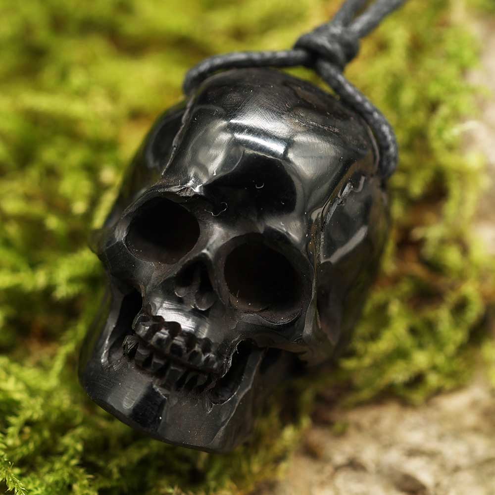 Skull Schmuck Kette Handarbeit aus Horn geschnitzt fair gehandelt Totenkopf