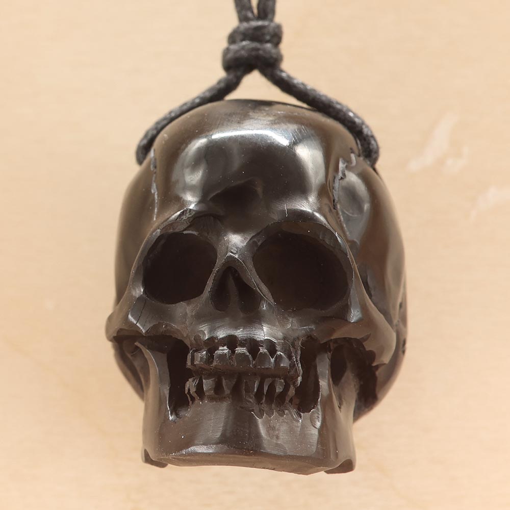 Skull Schmuck Kette Handarbeit aus Horn geschnitzt fair gehandelt Totenkopf