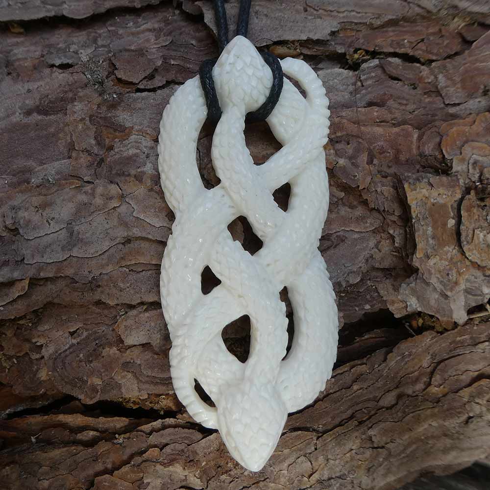 Knochenschmuck vom Wasserbüffel geschnitzt fairtrade - Schlangen verschlungen