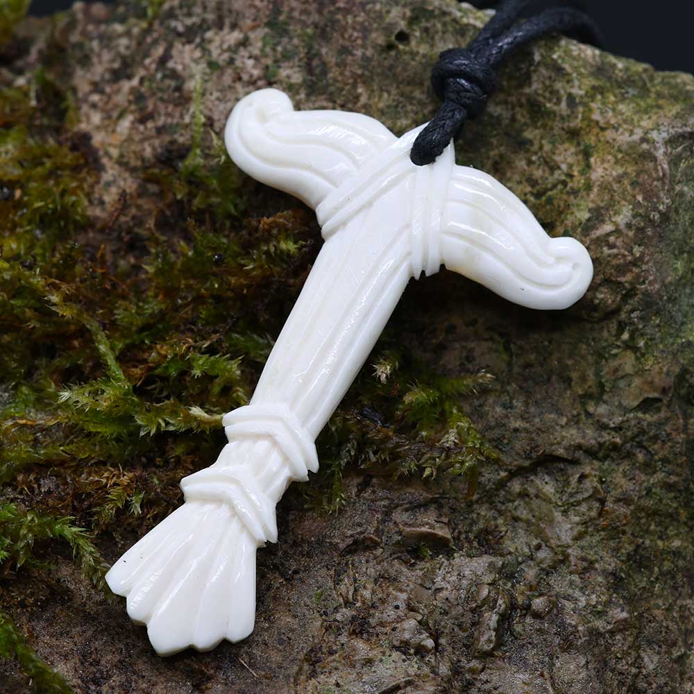 Irminsul Anhänger Schmuck Kette geschnitzt aus Knochen
