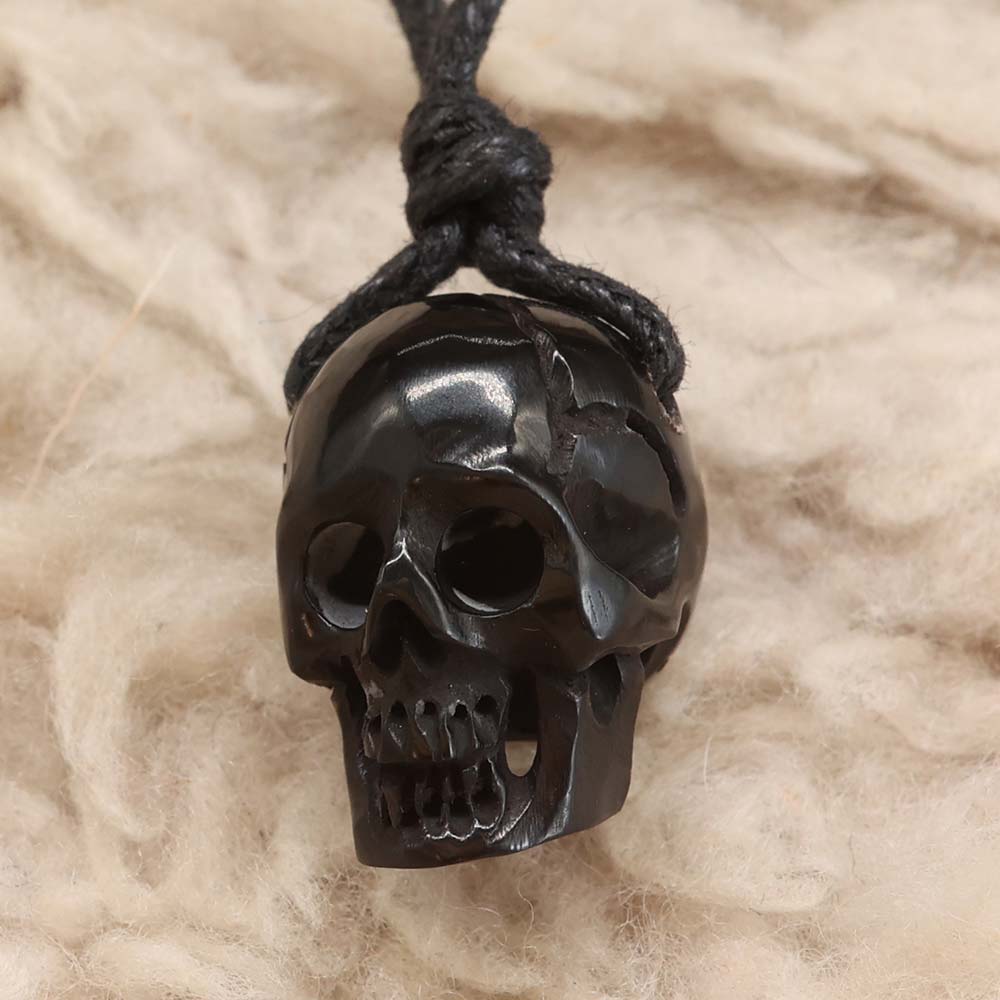 Totenkopf Kette aus Horn geschnitzt Handarbeit fair gehandelt Gothic