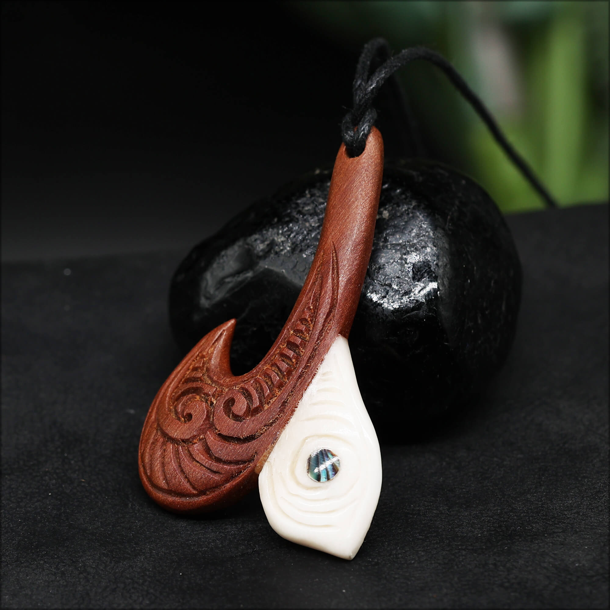 Exklusiver Maori Anhänger Duo Holz Knochen Komposition Halskette