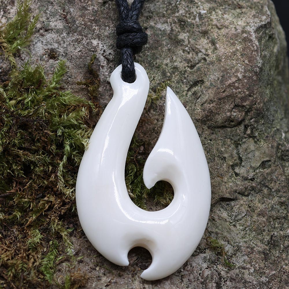Maori Kette fair gehandelt Kunst Handwerk Schmuck geschnitzt 