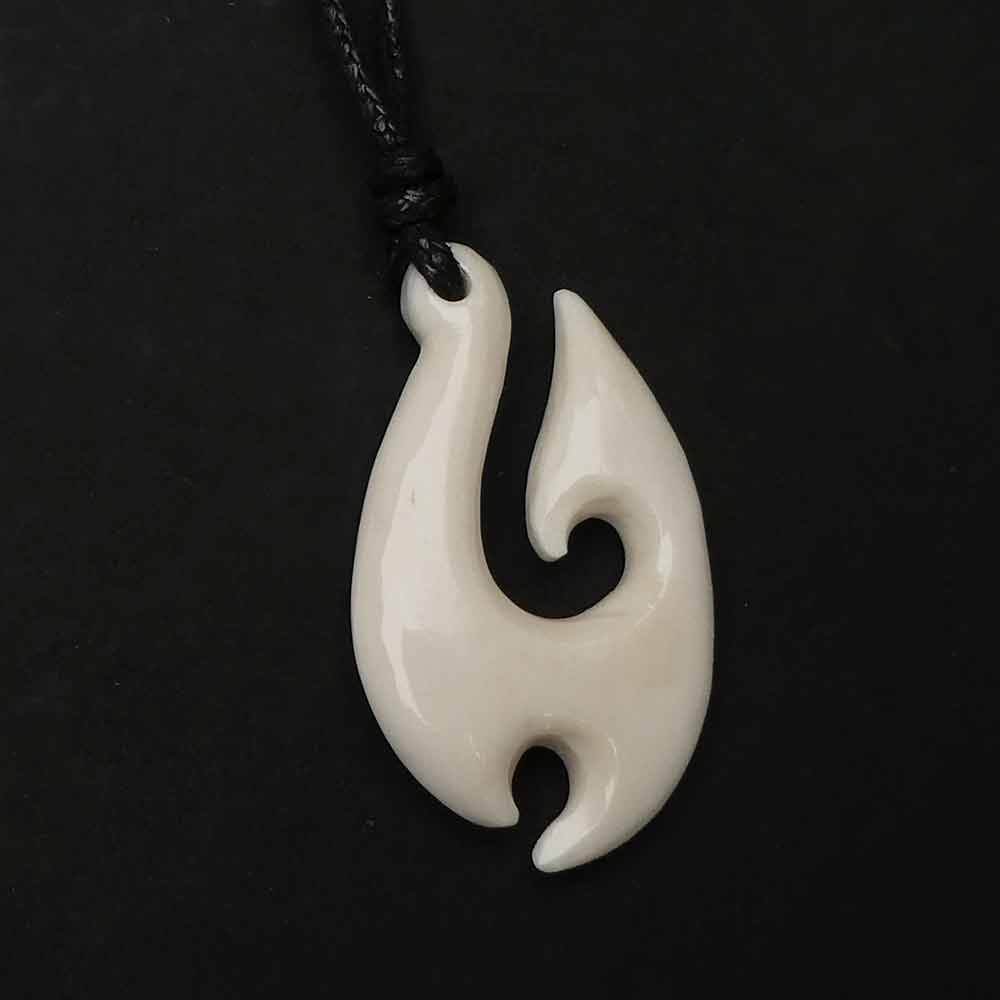 Heimatau Maori  geschnitzt aus Knochen Fairtrade Schmuck