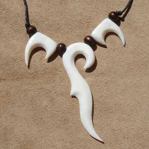 Bona Dea Knochen Collier