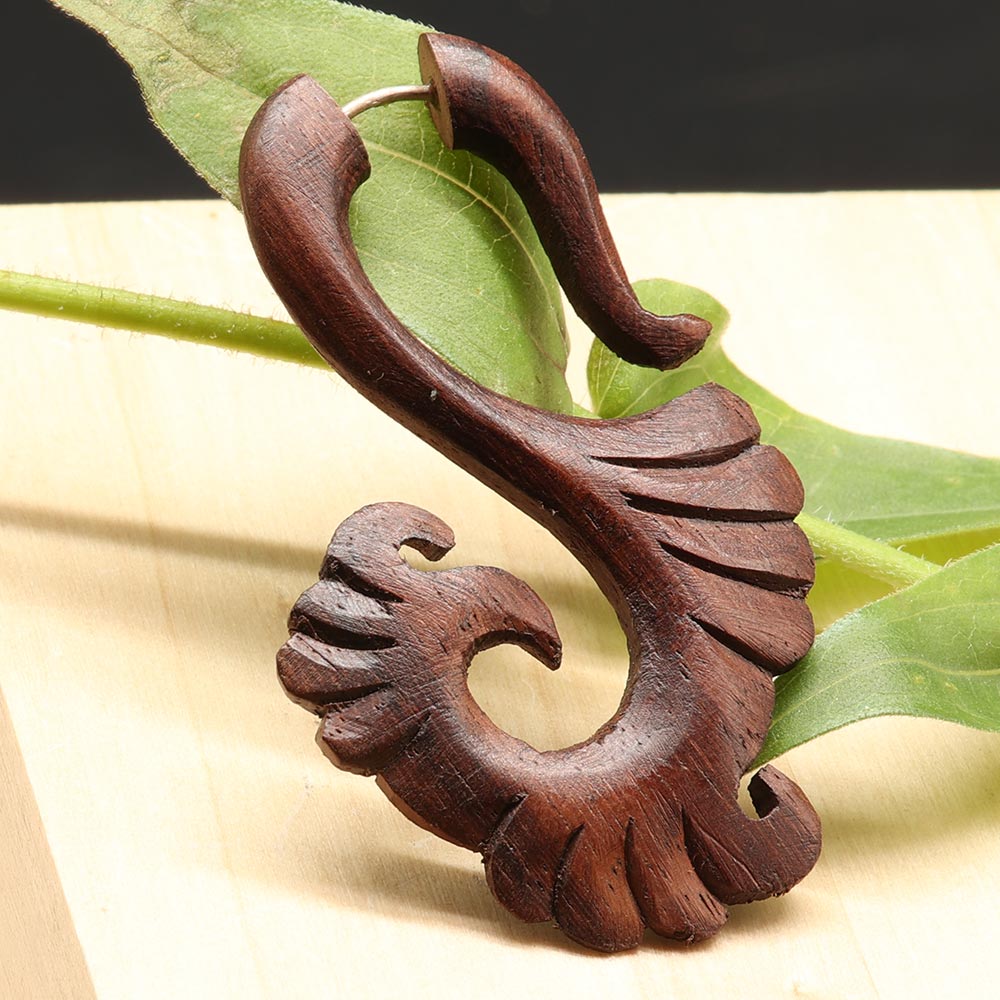 Fake Piercing aus Holz  Ohrring Handarbeit fair gehandelter Holzschmuck
