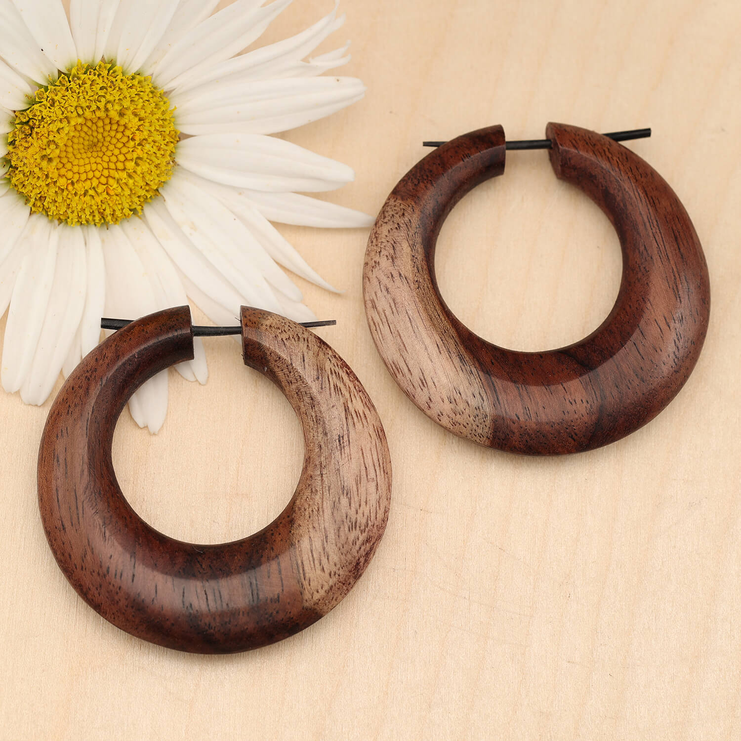 Two-tone grained wooden hoop earrings, 5.5cm wooden earring