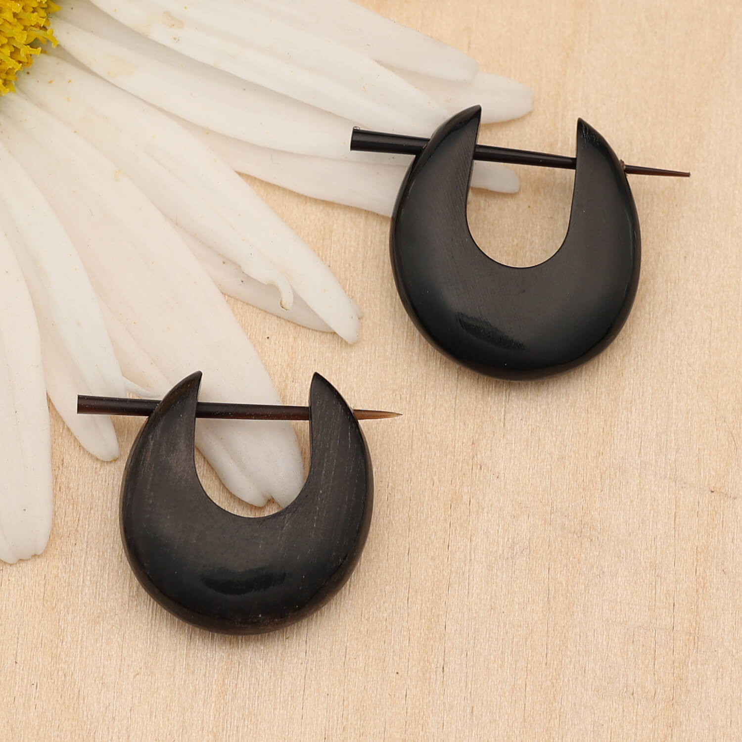 Creole earrings, 1.5cm, carved from horn